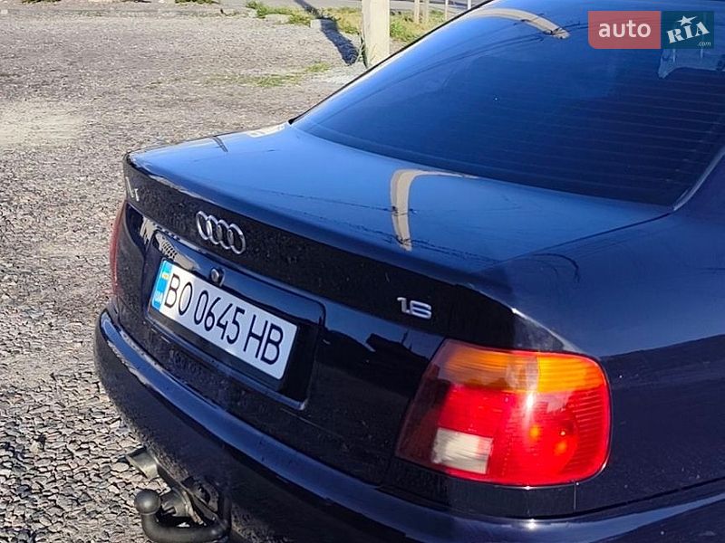 Седан Audi A4 1996 в Львове