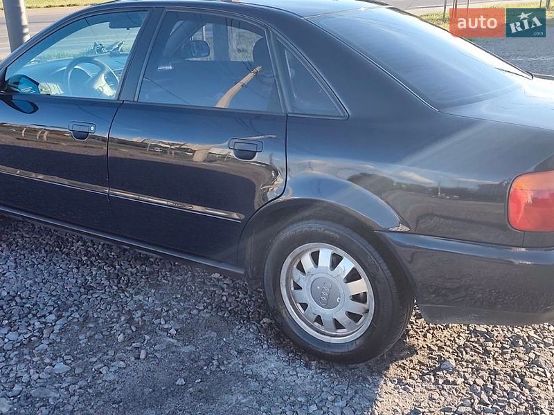 Седан Audi A4 1996 в Львове