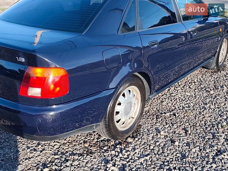 Седан Audi A4 1996 в Львове