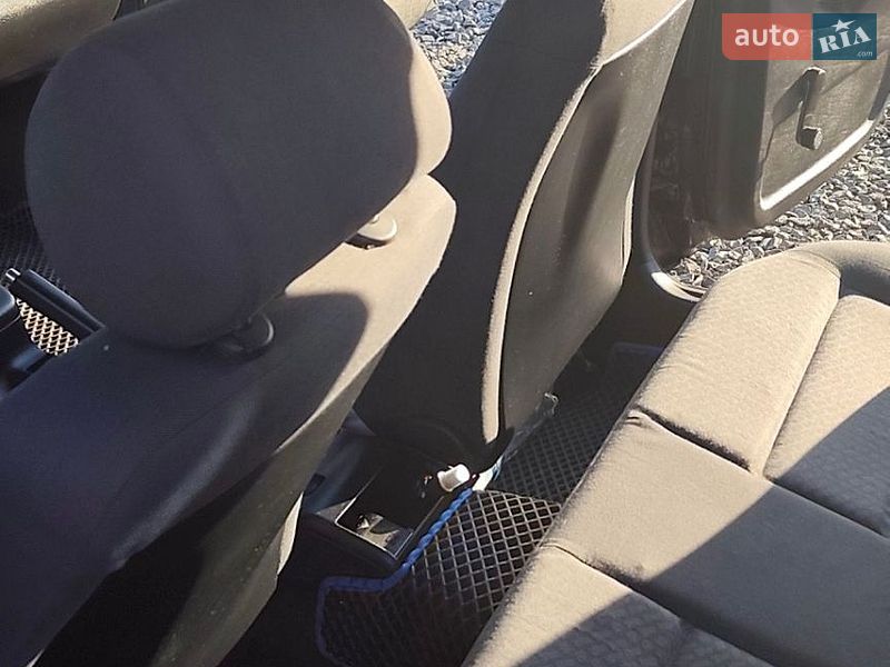 Седан Audi A4 1996 в Львове