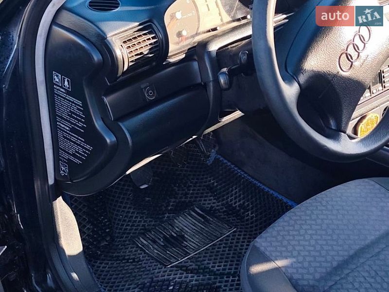 Седан Audi A4 1996 в Львове