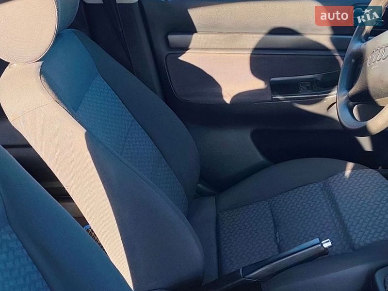 Седан Audi A4 1996 в Львове