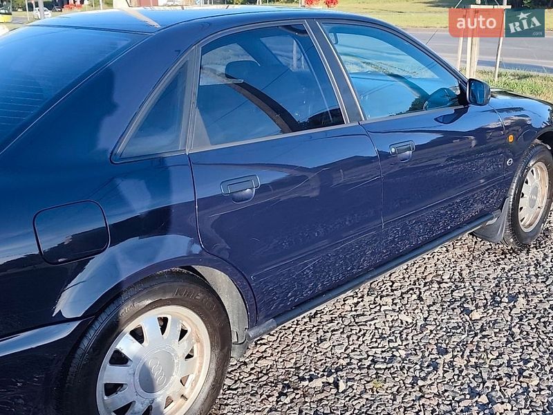 Седан Audi A4 1996 в Львове