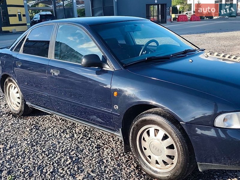 Седан Audi A4 1996 в Львове