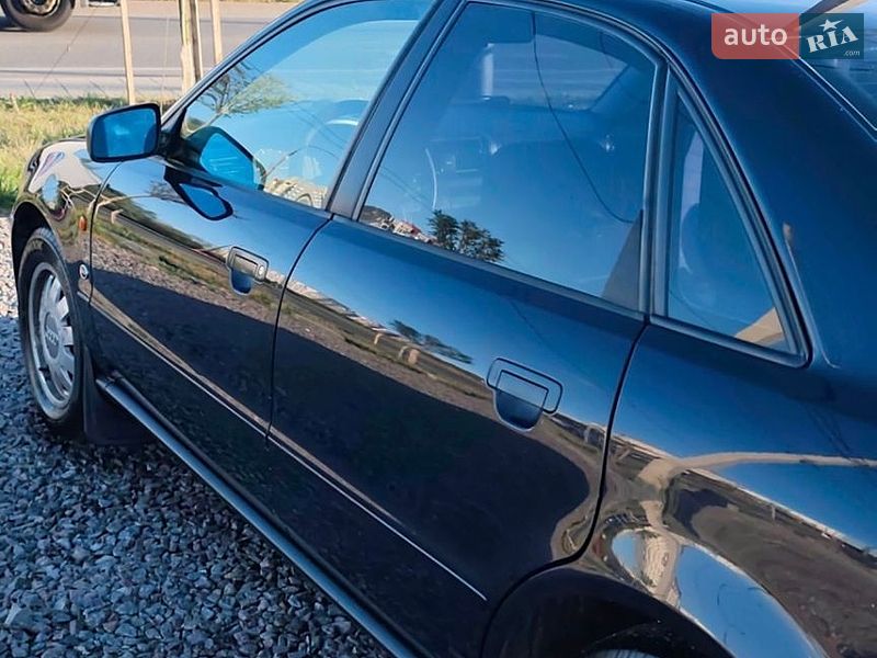 Седан Audi A4 1996 в Львове