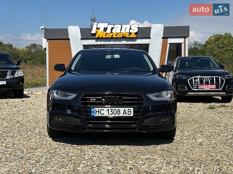 Седан Audi A4 2015 в Стрию