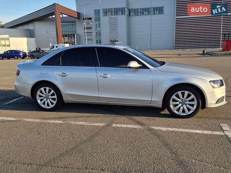 Седан Audi A4 2012 в Києві