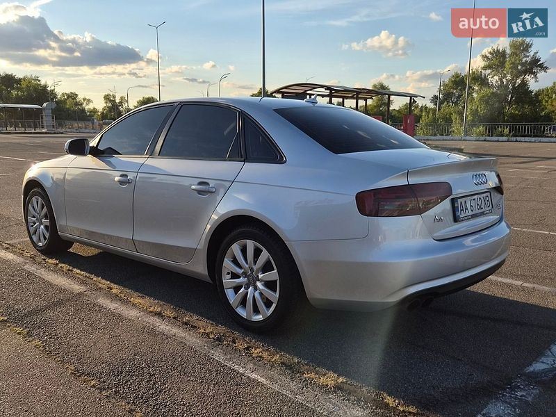 Седан Audi A4 2012 в Києві