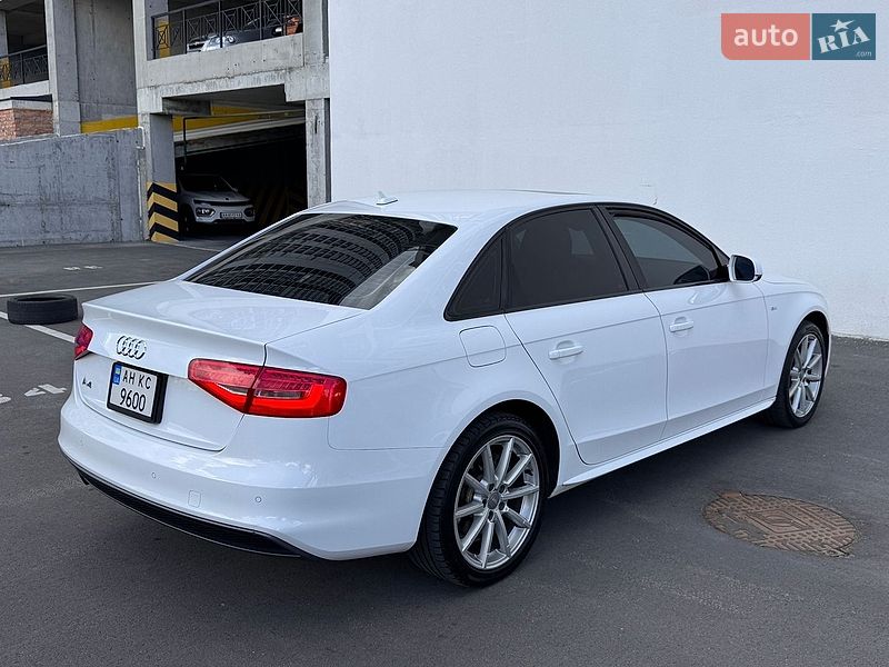 Седан Audi A4 2014 в Києві