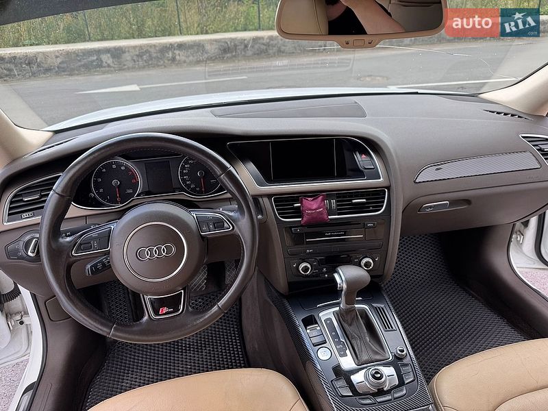 Седан Audi A4 2014 в Києві