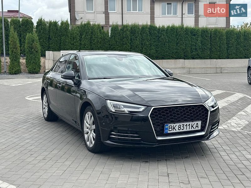 Седан Audi A4 2016 в Рівному