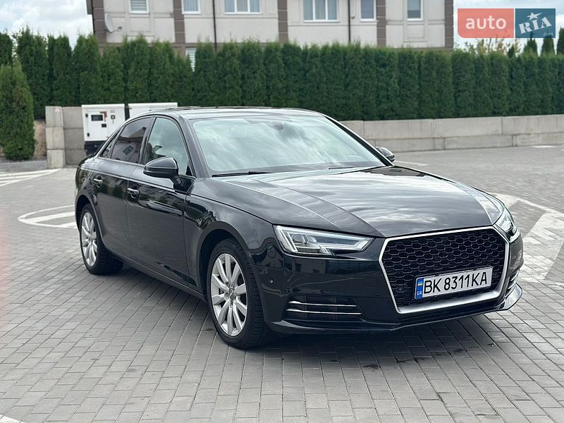 Седан Audi A4 2016 в Рівному