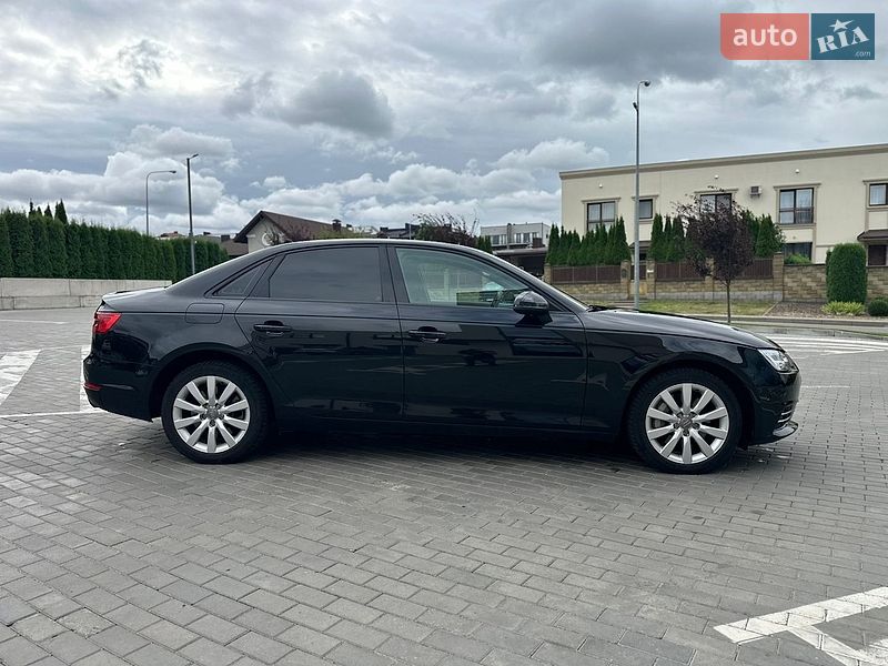 Седан Audi A4 2016 в Рівному