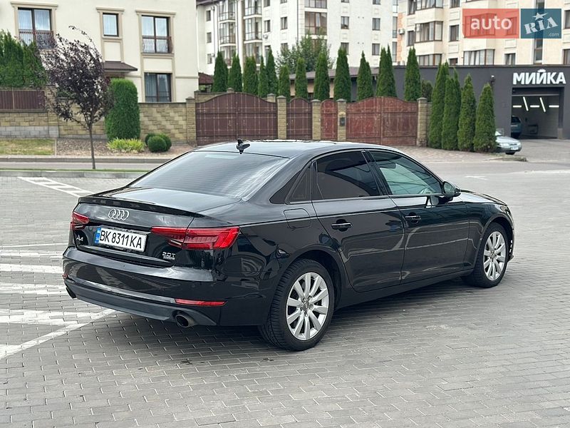 Седан Audi A4 2016 в Рівному