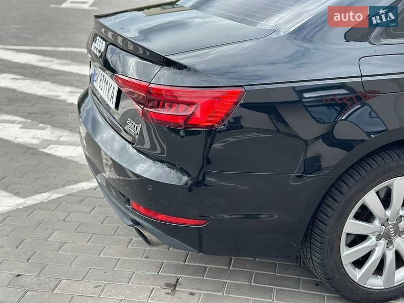 Седан Audi A4 2016 в Рівному