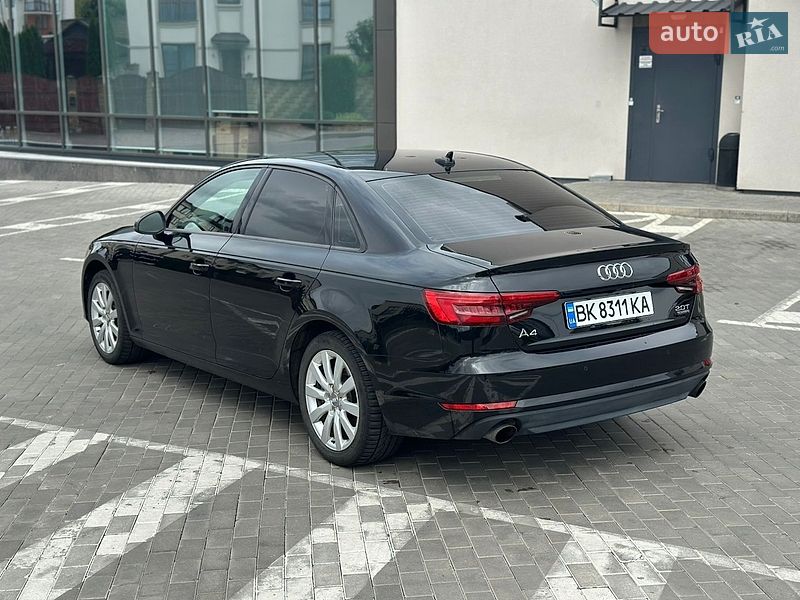 Седан Audi A4 2016 в Рівному
