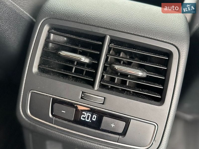 Седан Audi A4 2016 в Рівному