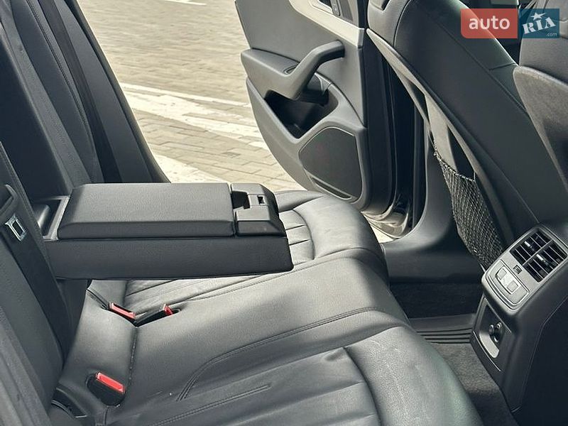 Седан Audi A4 2016 в Рівному