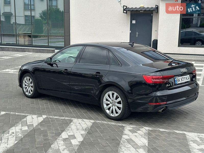 Седан Audi A4 2016 в Рівному