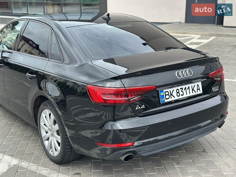 Седан Audi A4 2016 в Рівному