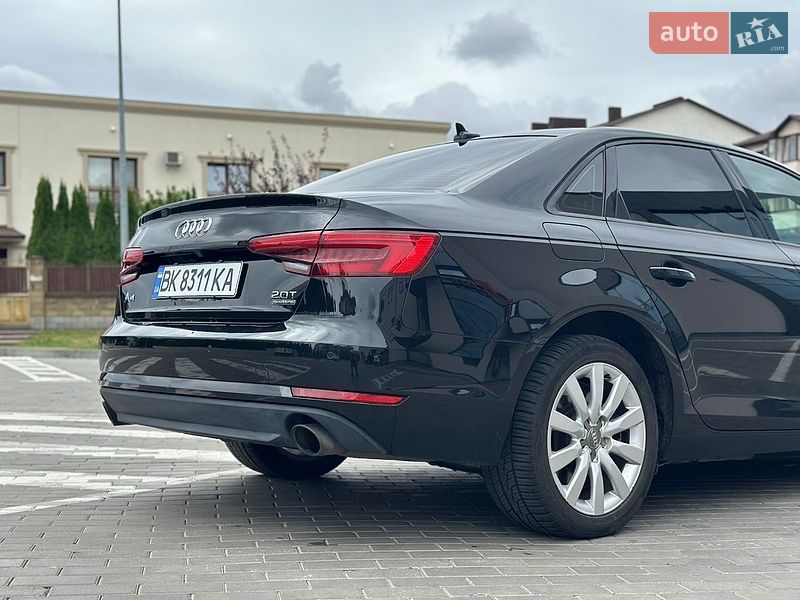 Седан Audi A4 2016 в Рівному