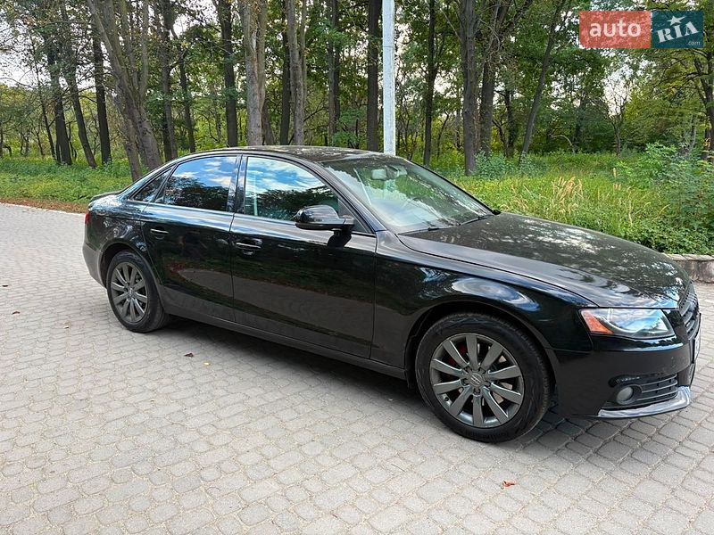 Седан Audi A4 2010 в Жовкві