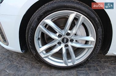 Седан Audi A4 2021 в Жовкве