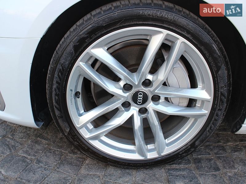 Седан Audi A4 2021 в Жовкве
