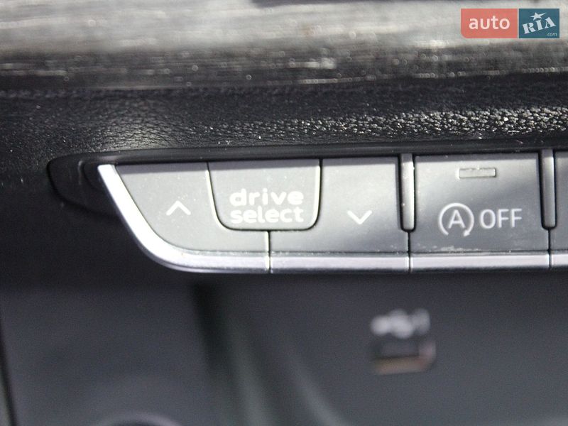 Седан Audi A4 2021 в Жовкве