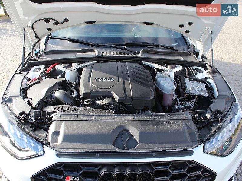 Седан Audi A4 2021 в Жовкве