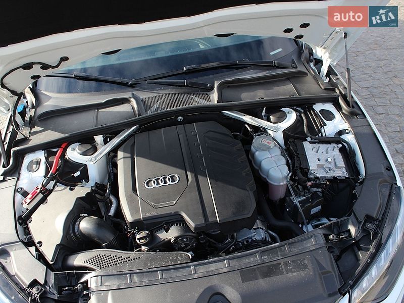 Седан Audi A4 2021 в Жовкве