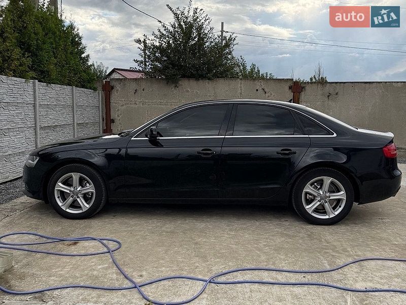 Седан Audi A4 2013 в Днепре