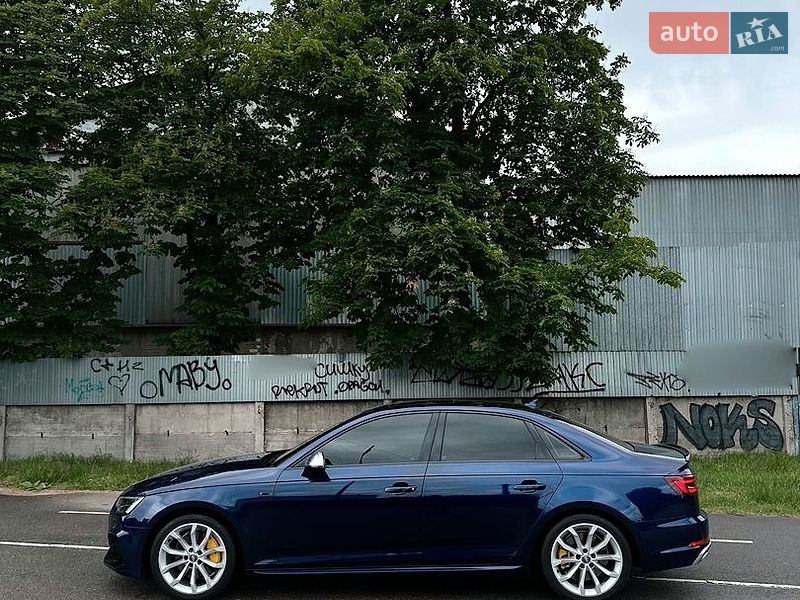 Седан Audi A4 2019 в Киеве