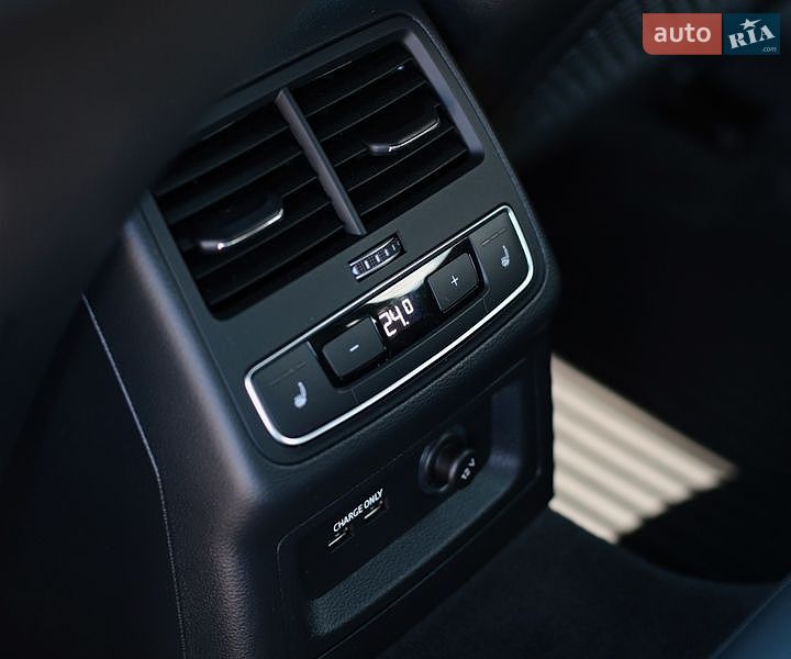 Седан Audi A4 2019 в Киеве