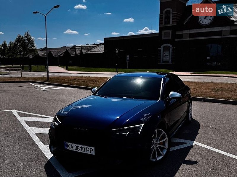 Седан Audi A4 2019 в Киеве