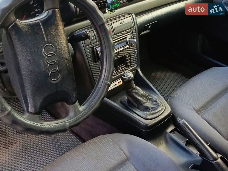 Седан Audi A4 1997 в Звенигородке