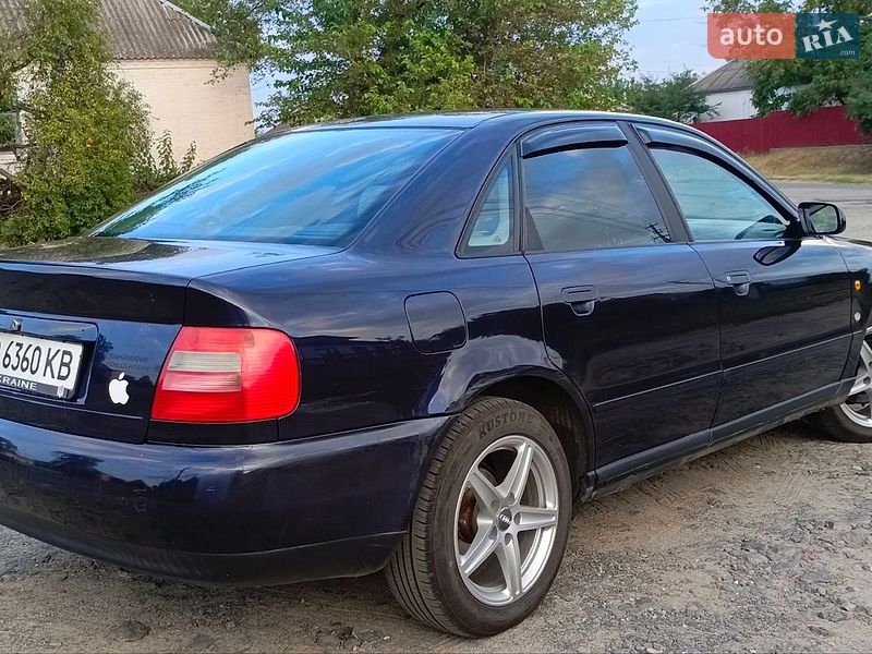 Седан Audi A4 1997 в Звенигородке