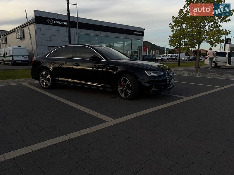 Седан Audi A4 2016 в Мукачевому