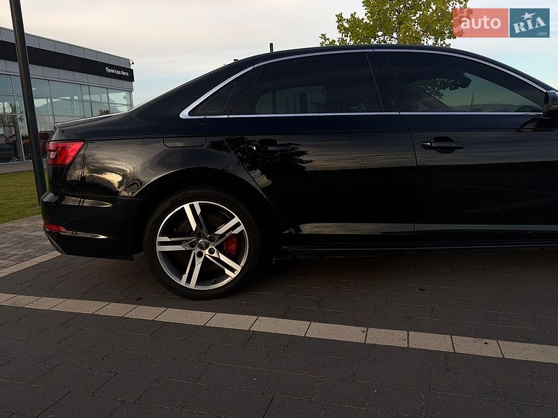 Седан Audi A4 2016 в Мукачевому