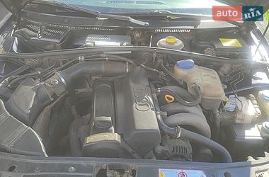Седан Audi A4 1995 в Шептицькому