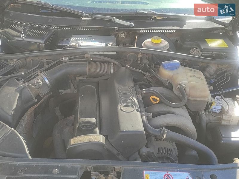 Седан Audi A4 1995 в Шептицькому