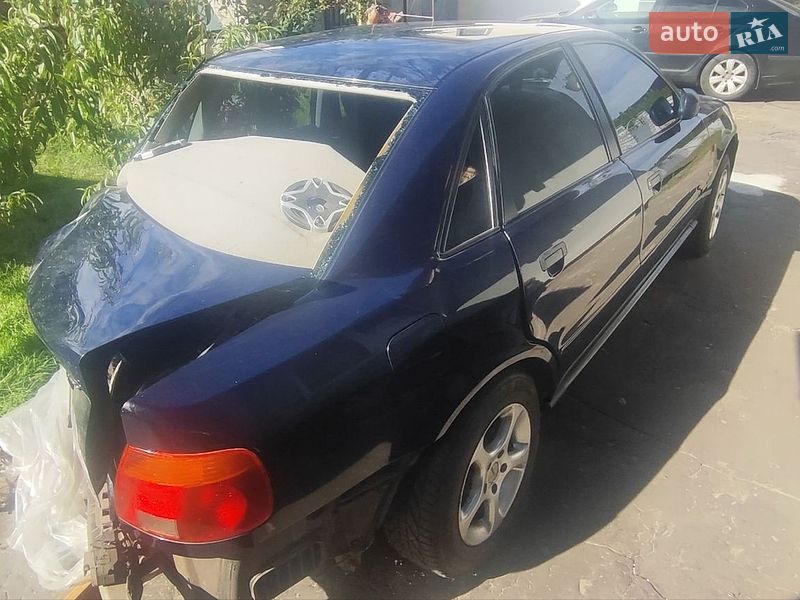 Седан Audi A4 1995 в Шептицькому