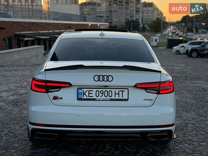 Седан Audi A4 2019 в Дніпрі