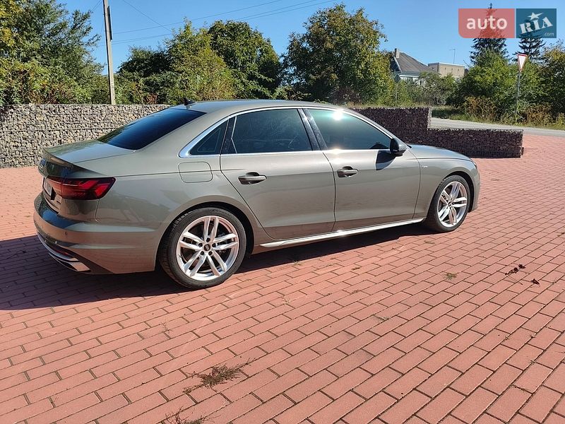 Седан Audi A4 2023 в Ивано-Франковске