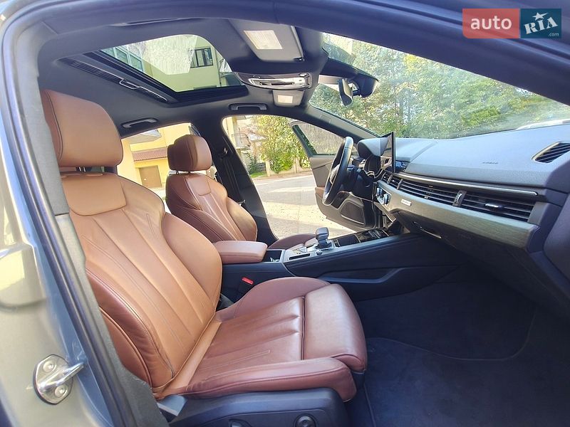 Седан Audi A4 2023 в Ивано-Франковске