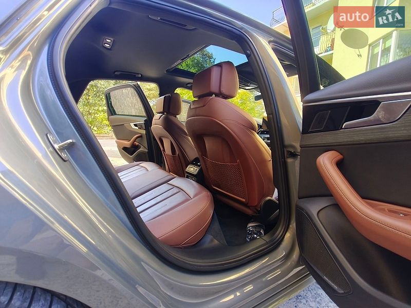Седан Audi A4 2023 в Ивано-Франковске