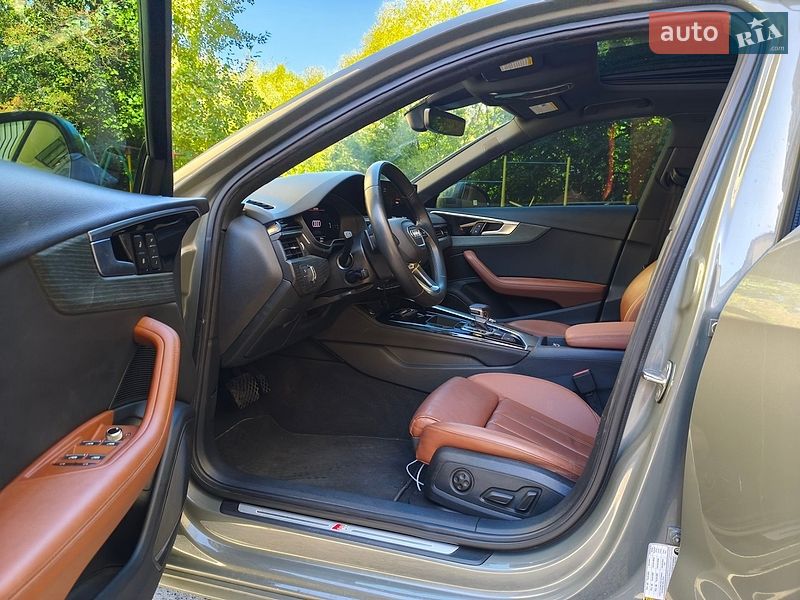 Седан Audi A4 2023 в Ивано-Франковске