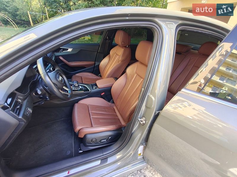 Седан Audi A4 2023 в Ивано-Франковске
