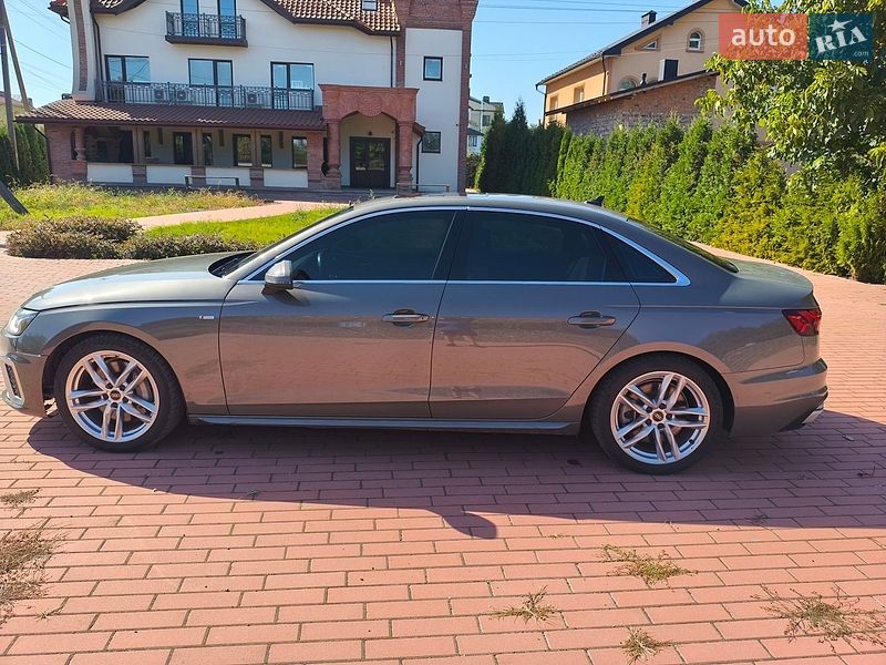 Седан Audi A4 2023 в Ивано-Франковске
