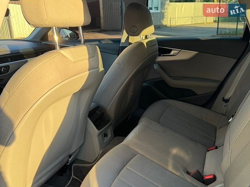 Универсал Audi A4 2016 в Киеве